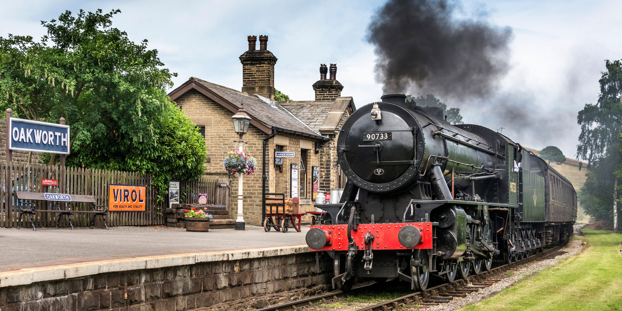 The train at Oakworth Station - The Railway Children