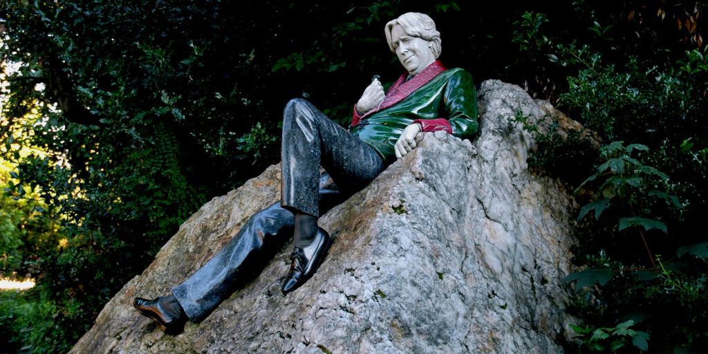 Statue of OSCAR WILDE in Dublin's Merrion Square - author